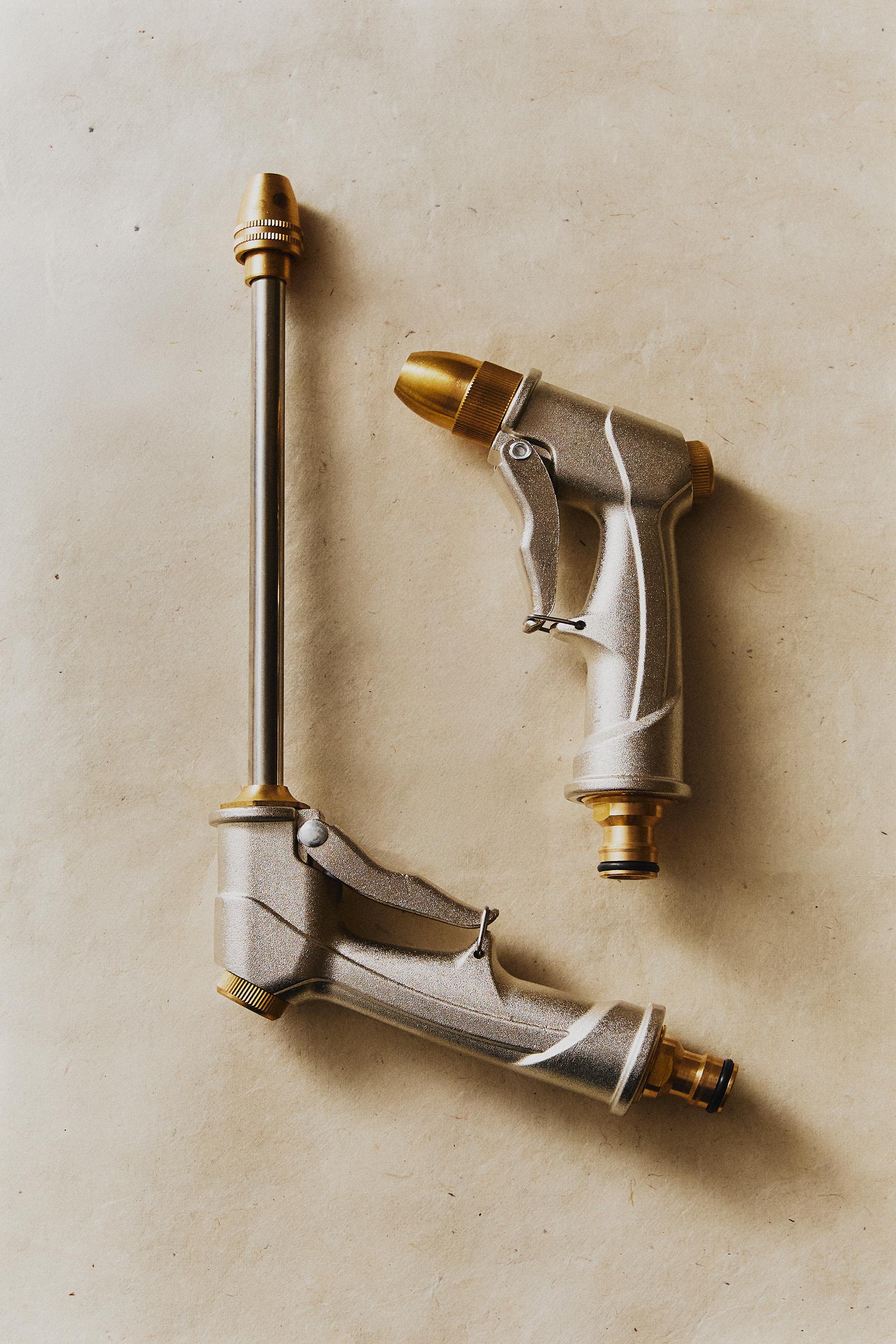 MULTI-WAY GARDEN HOSE NOZZLE